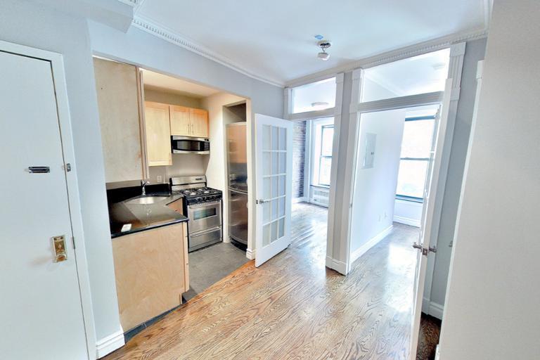 Primary Photo - 420 E 9th St