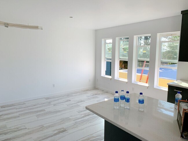 Building Photo - 828 N Garden St