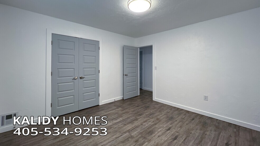 Building Photo - 702 Amity Ln