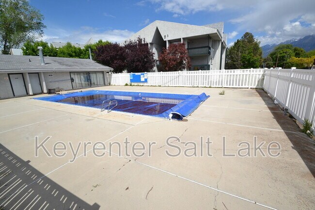 Building Photo - 233 E Hill Avenue