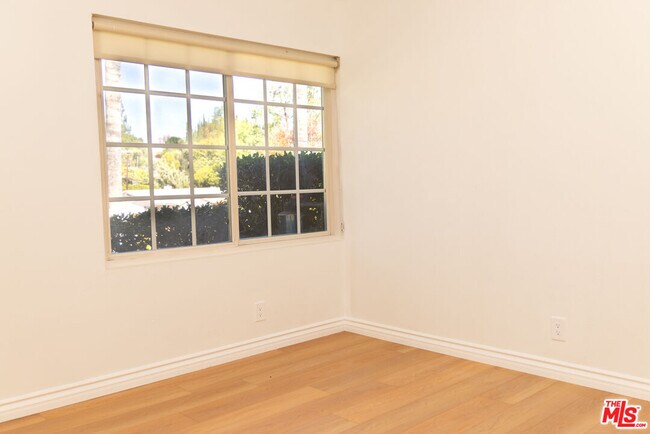 Building Photo - 24316 Burbank Blvd