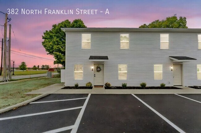 Building Photo - 382 N Franklin St