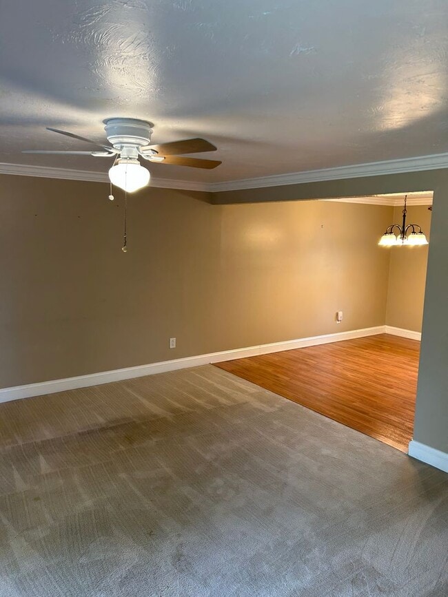 Building Photo - Modern Charm: 2 BR Home with Finished Basement, Pet Friendly, Assigned Parking, and Prime Location!