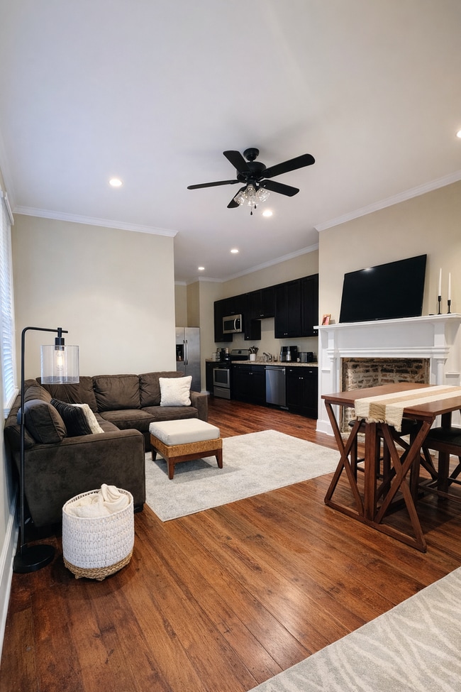 Building Photo - 109C