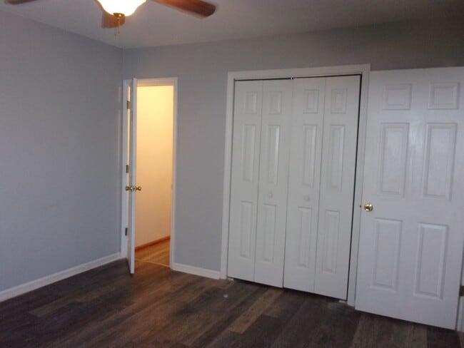 Building Photo - Ground Floor 2 Bedroom 2 Bath Condo in Farmington Hills