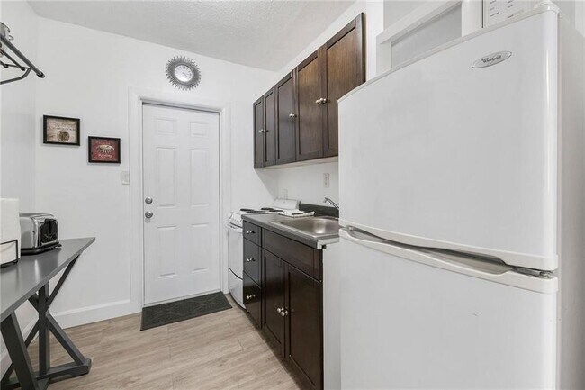 Building Photo - 1712 Pierce St