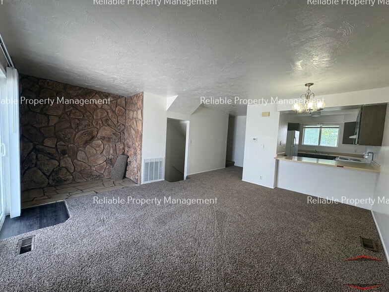 Building Photo - 1524 Falcon Dr