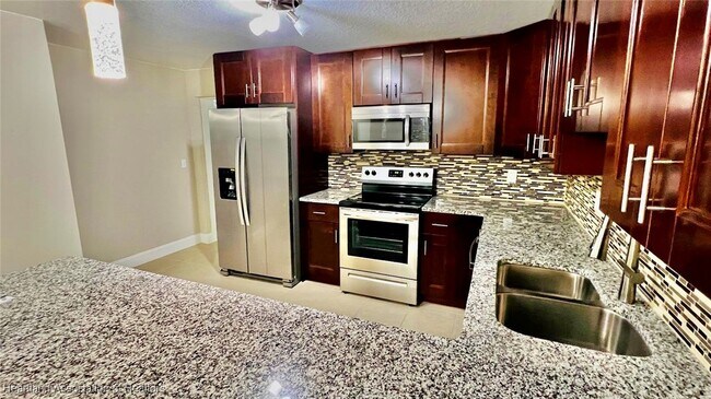 Building Photo - 1409 Palm Way