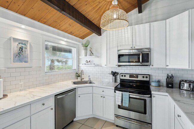 Building Photo - 62 Ocean St