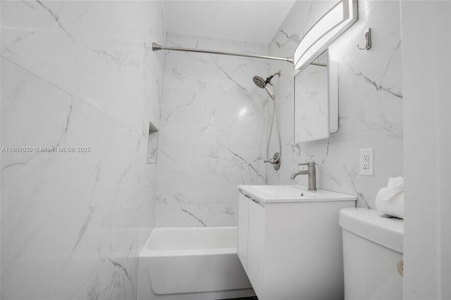 Building Photo - 10440 SW 126th Ave