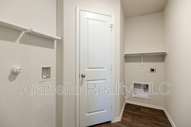Building Photo - 6510 Vivaldi Isle