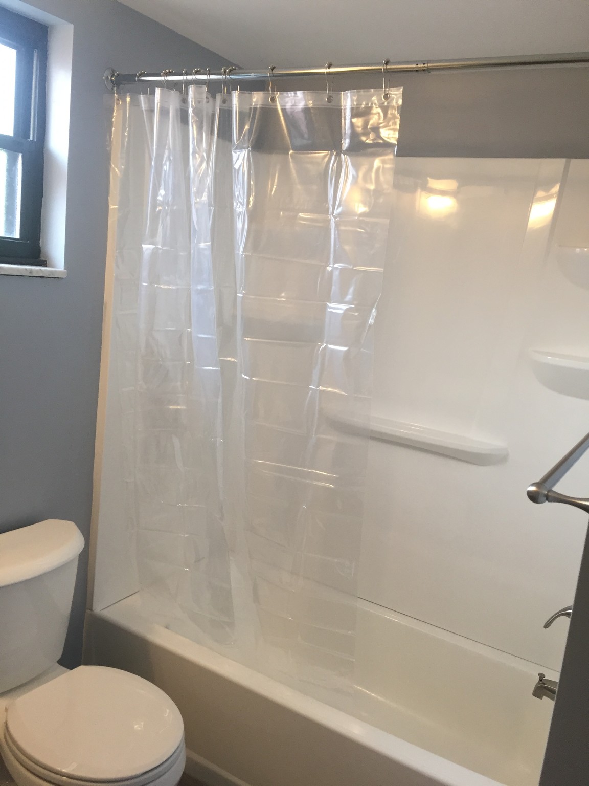 Shower/tub - 3139 Glendale Ave