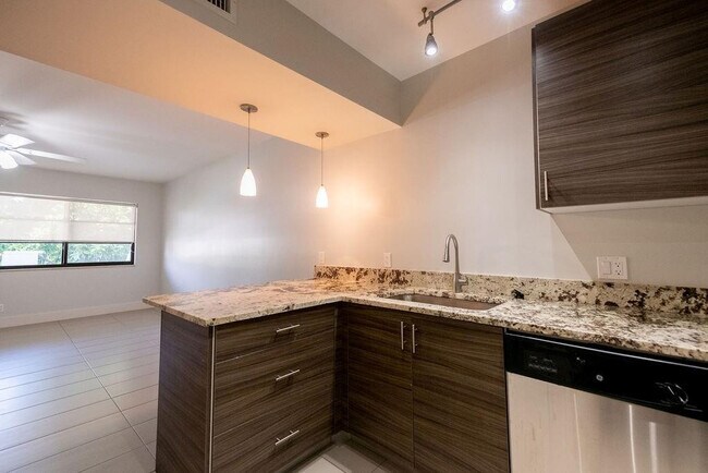 Building Photo - 64 Isle of Venice Dr