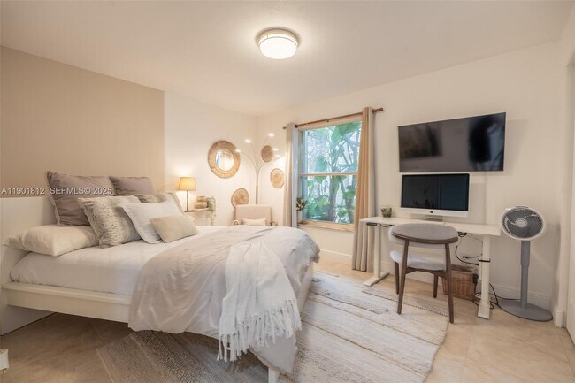 Building Photo - 18004 SW 20th St