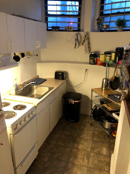 Primary Photo - 585 Beacon St