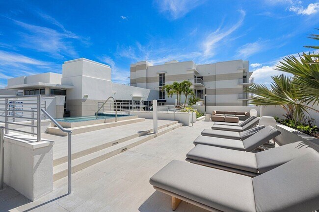 Building Photo - 155 E Boca Raton Rd
