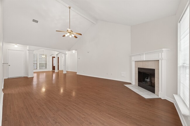 Building Photo - 2015 Waverly Glend Dr