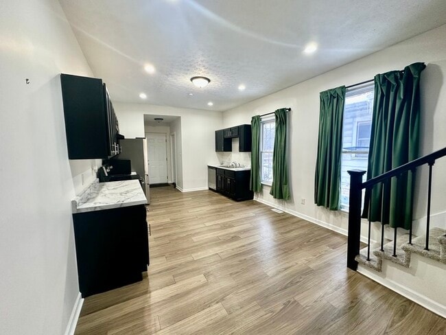 Building Photo - 49 S Lasalle St