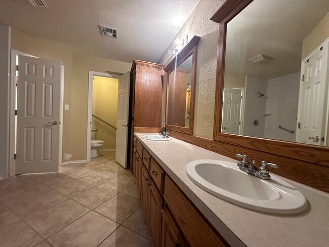 Building Photo - 6816 SW Drakestone Blvd