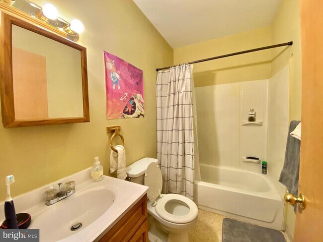 Building Photo - 1435 W Norris St