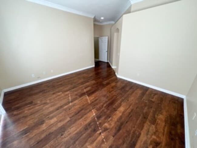 Building Photo - Stunning 2 bedroom Single-Story Home on Me...