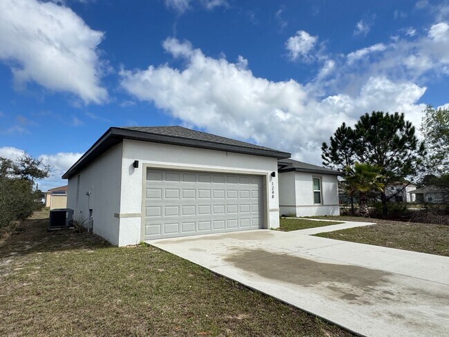 Building Photo - Spacious 4-Bedroom Home in Poinciana – Internet Included & No HOA Approval Required