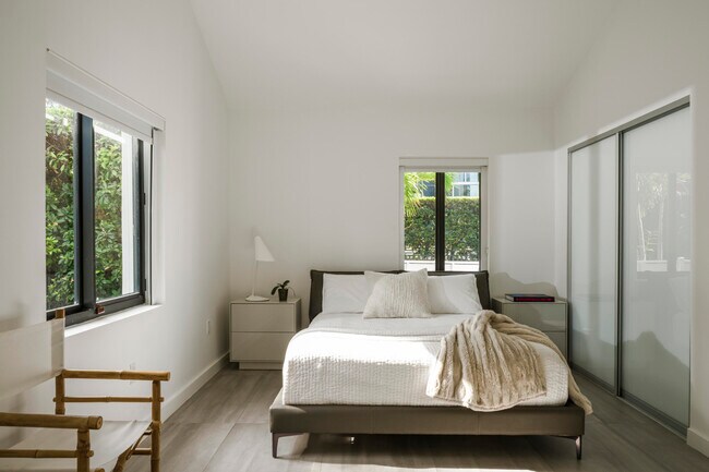 Building Photo - 259 N Coconut Ln