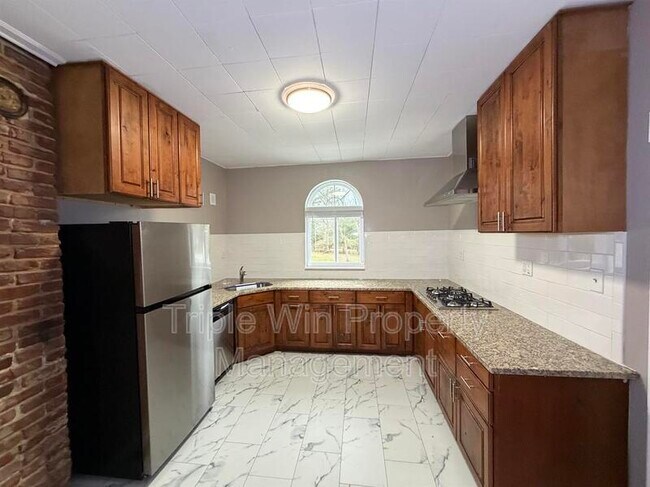 Building Photo - 307 State Hwy 47