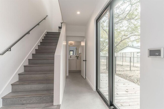 Building Photo - 915 Tillery St