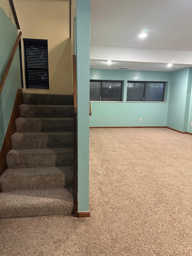 Building Photo - 9310 Hunters Creek Dr