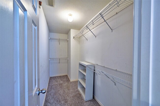 Building Photo - 19803 Lindenwick Ct
