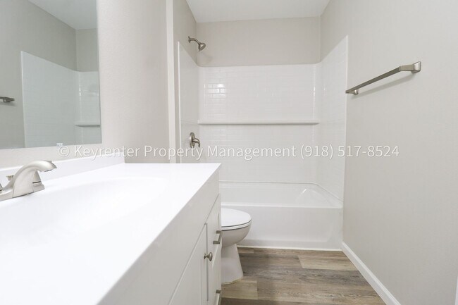 Building Photo - 4124 W 56th Pl