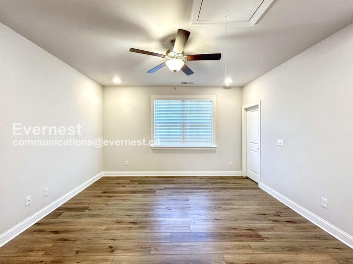 Building Photo - 331 Caledonia Ct