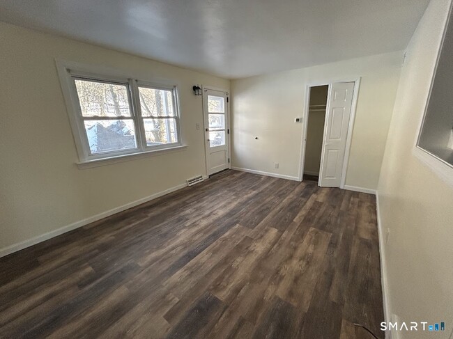 Building Photo - 244 Woodlawn Cir