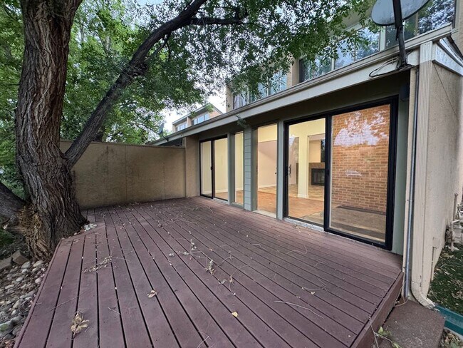 Building Photo - 2728 Northbrook Pl