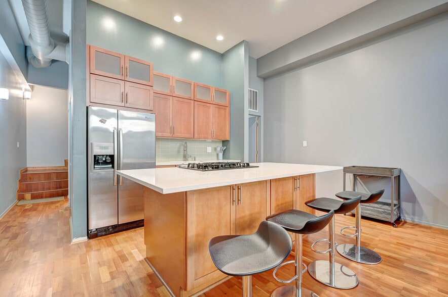 Building Photo - 1760 W Wrightwood Ave