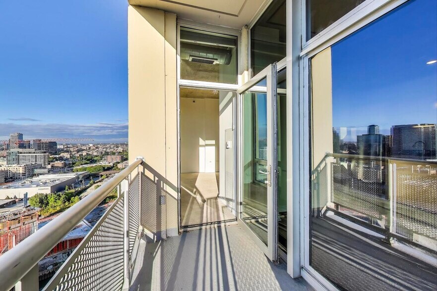 Building Photo - 700 N Larrabee St