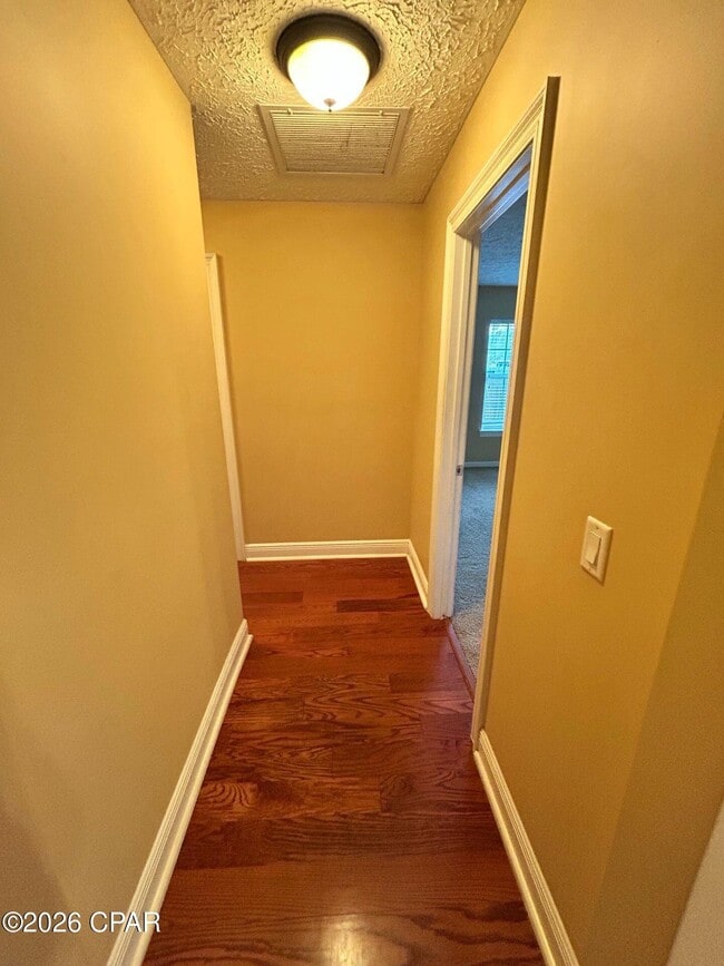 Building Photo - 105 Lakeview Terrace