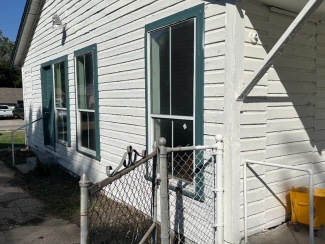 Building Photo - 804 E Cantey St