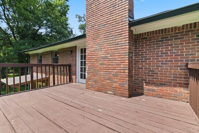Building Photo - 1492 Tanglewood Way NW