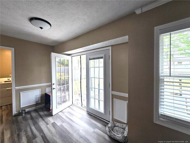 Building Photo - 6873 Brasswood Dr