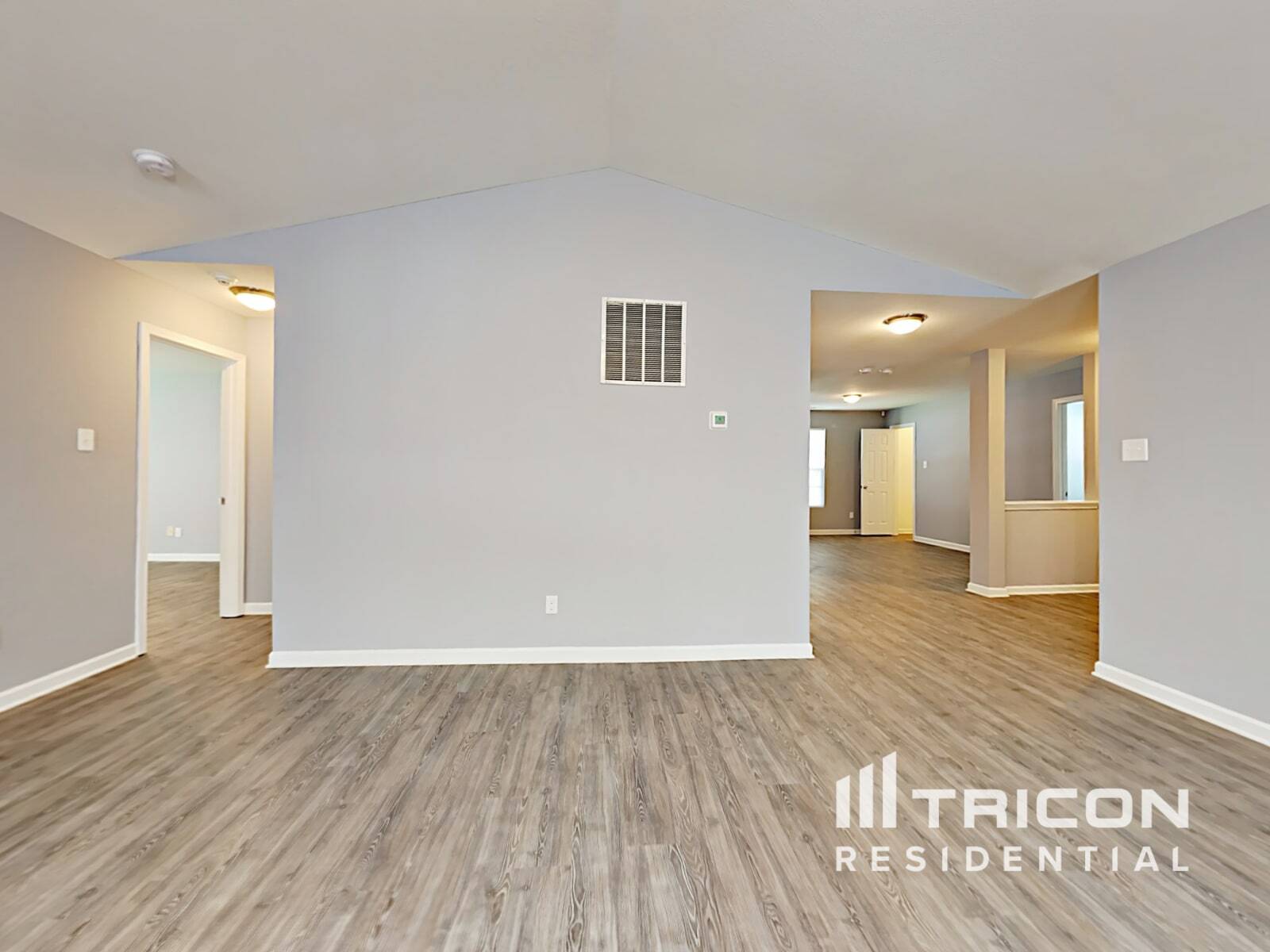 Building Photo - 3367 Pikes Peak Dr