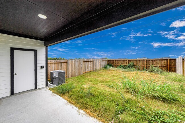 Building Photo - 3002 Crown Gate Dr