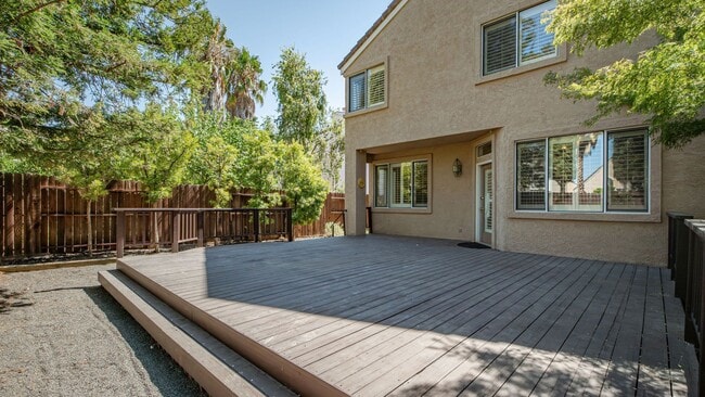 Building Photo - 4 BR/3BA Home in Laurel Creek with Park-Li...