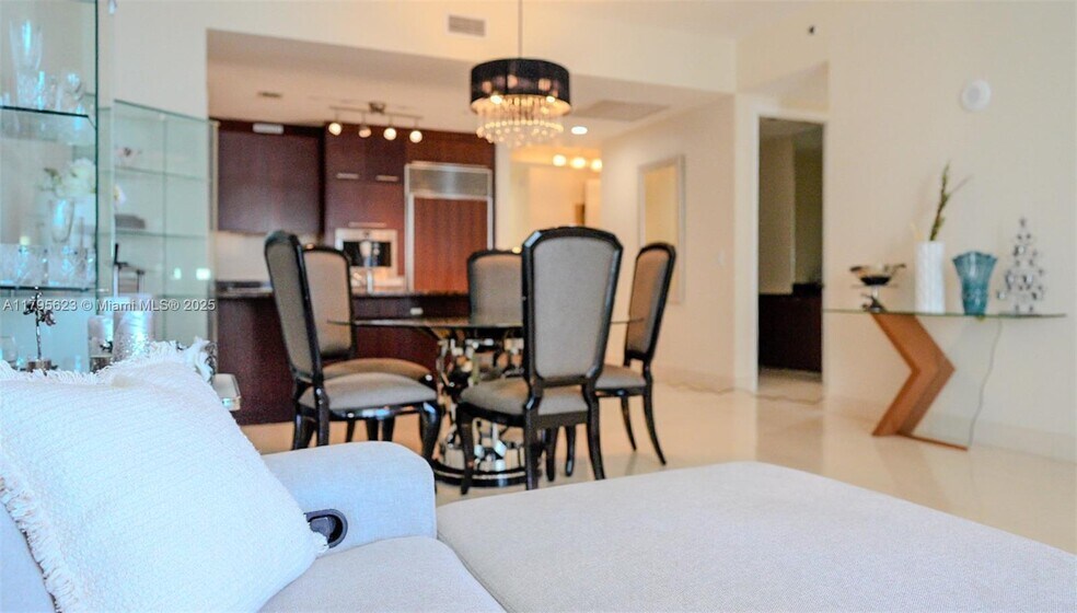 Building Photo - 15901 Collins Ave