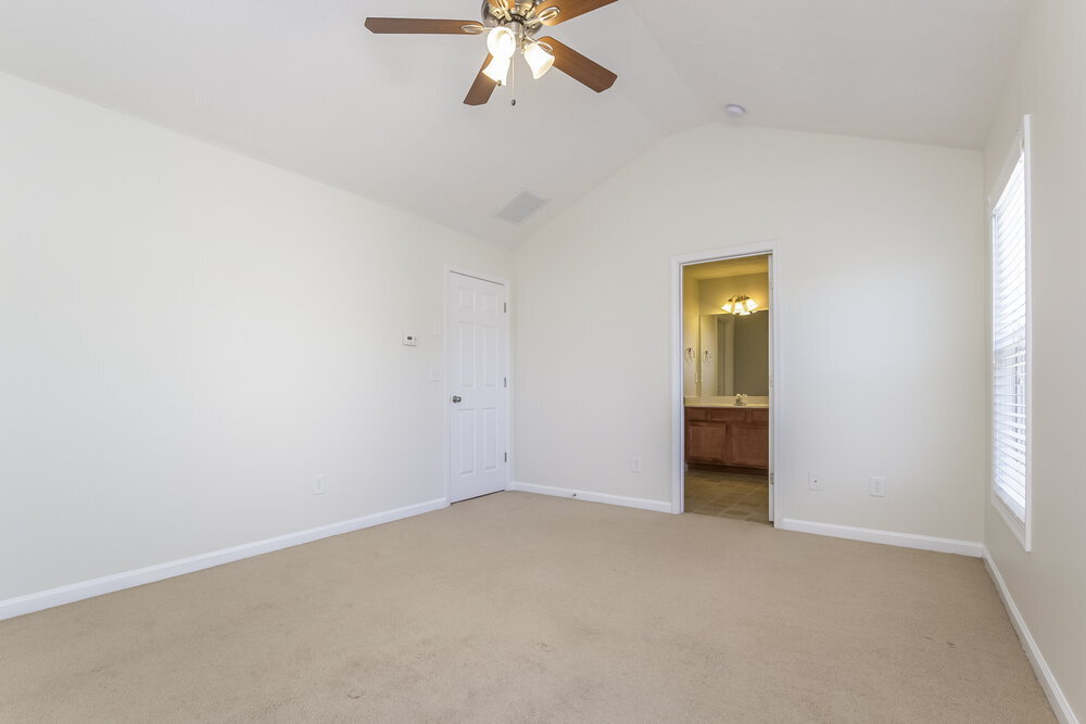 Building Photo - 815 Forsythia Way
