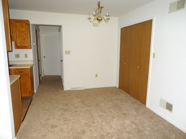 Building Photo - 420 Cherry Dr