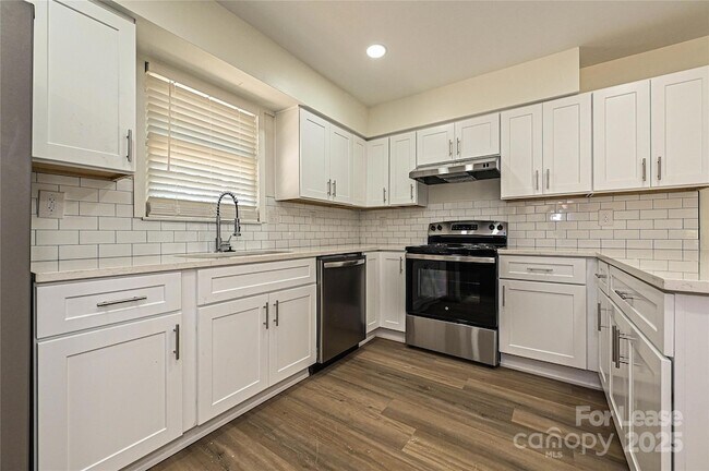 Building Photo - 5121 Farm Pond Ln