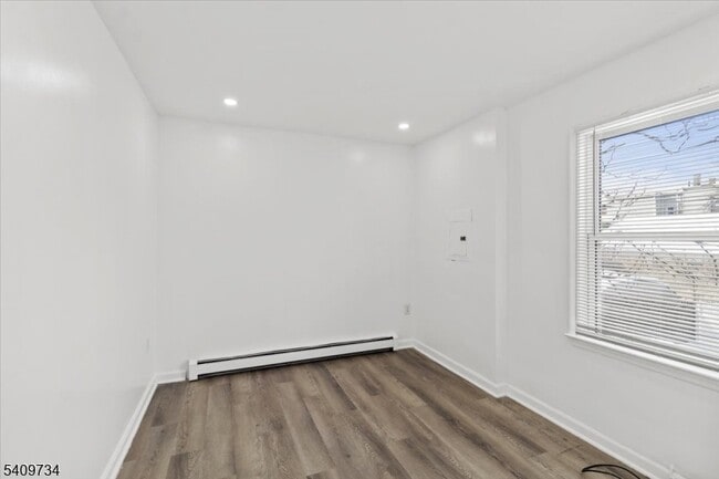 Building Photo - 17 Holsman St