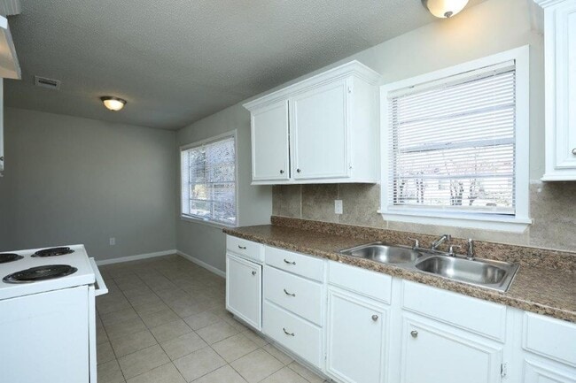 Building Photo - 10322 Cathedral Dr